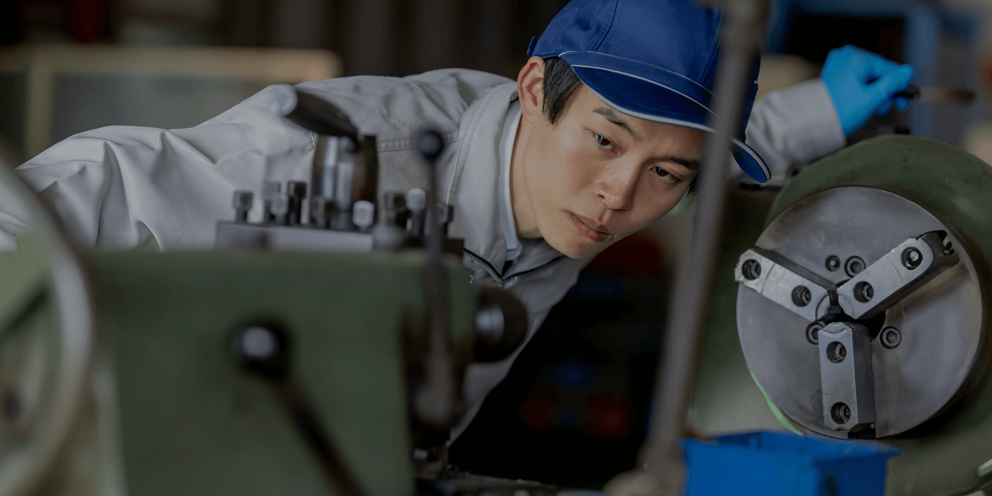 建設資材総合揚重 / 製造 / 清掃・ハウスクリーニング / 防水工事なら株式会社繁栄にお任せください。